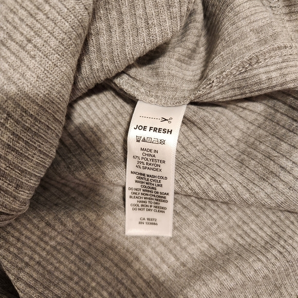 Grey v neck button up top - Picture 4 of 4